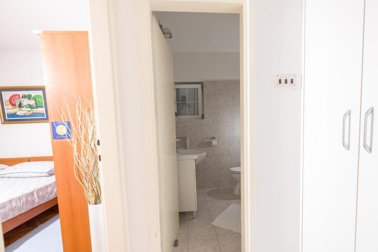 Apartments Dobronic Jelsa  Exterior photo