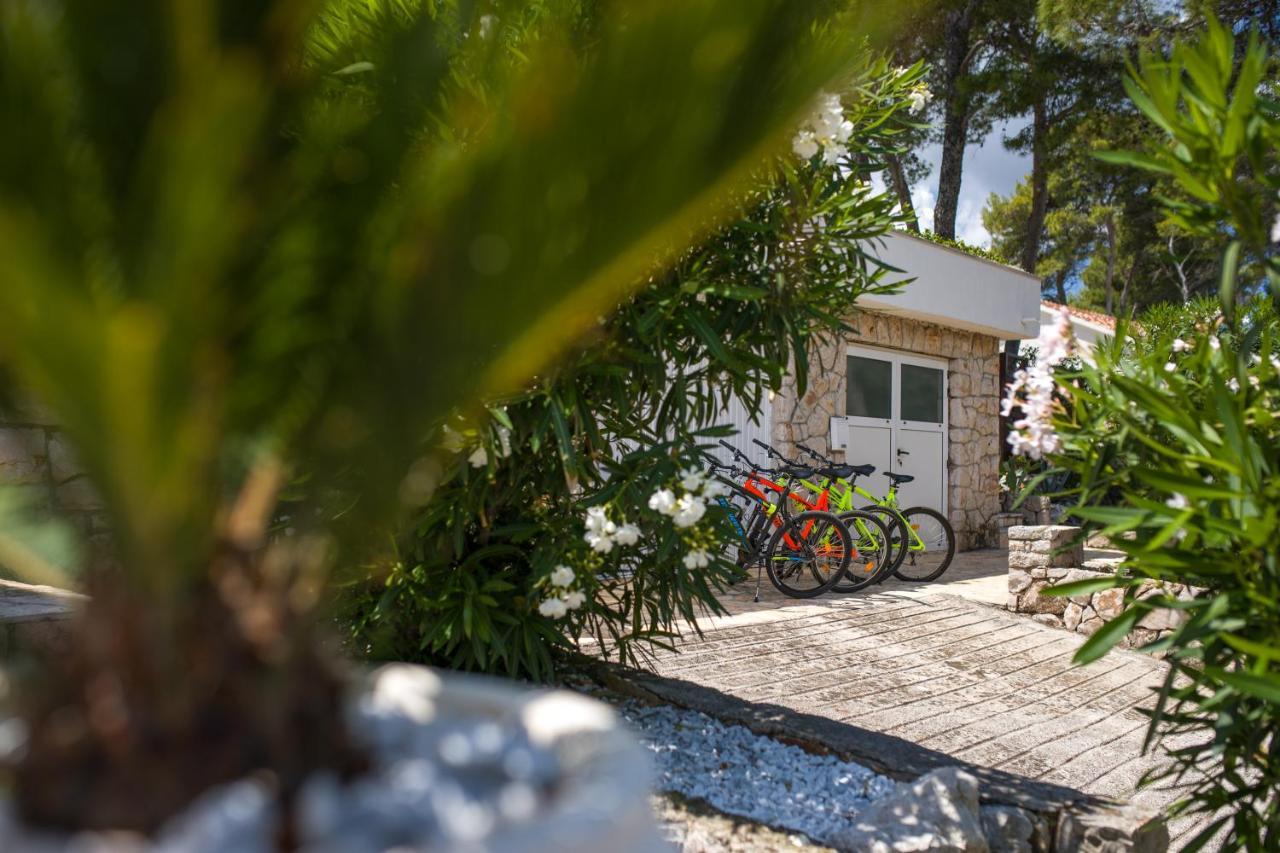 Apartments Dobronic Jelsa  Exterior photo