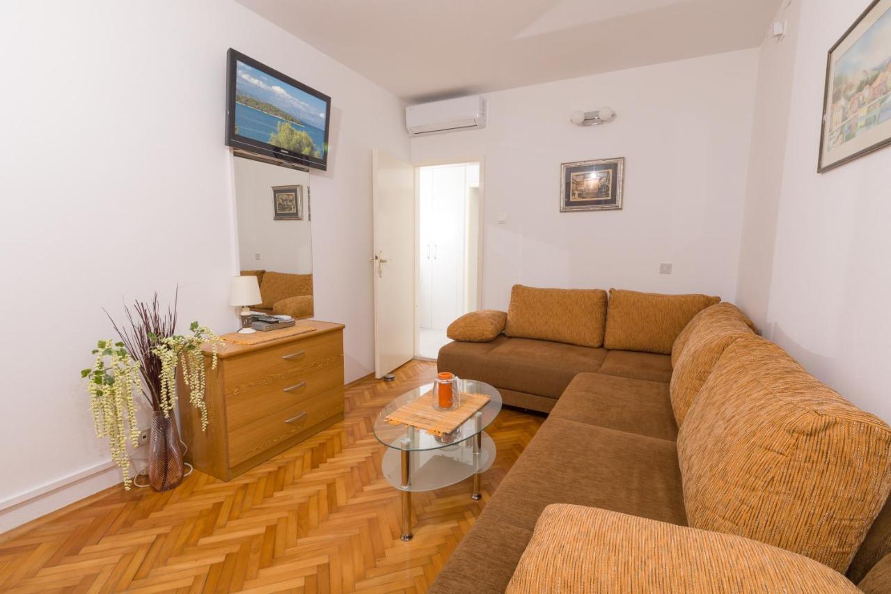 Apartments Dobronic Jelsa  Exterior photo